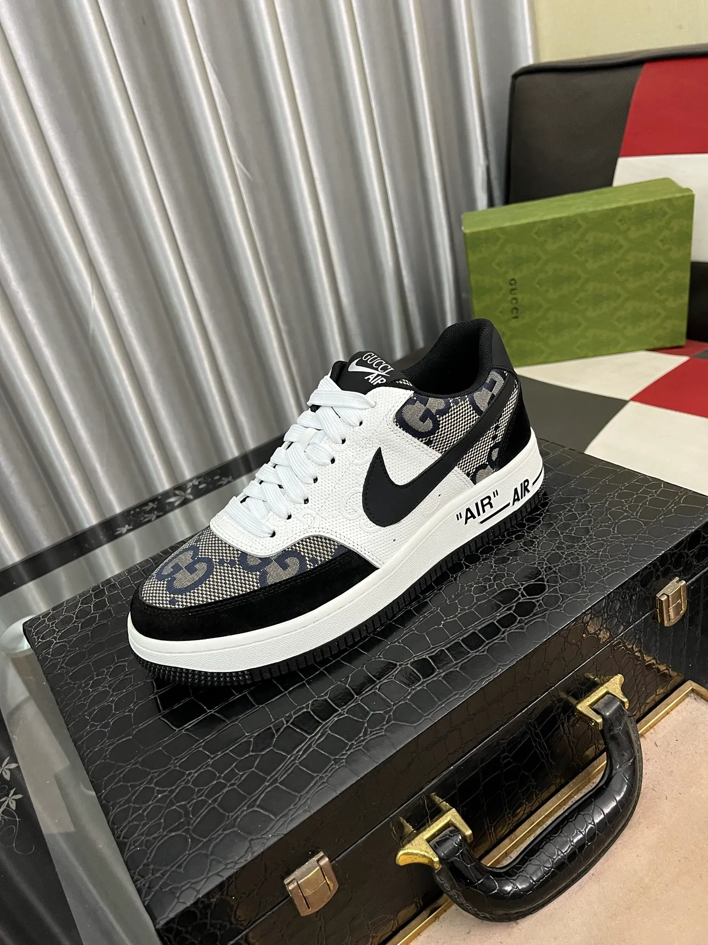 Men's Men's Shoes💰440⌚️⌚️【GUCCI】Gucci men's latest white shoe series casual shoes! The official website is built 1:1. Upper: Made of imported cowhide, with electric embroidery ➕Inner lining: Made of high-quality first-layer pigskin, soft and comfortable. Picky material selection and exquisite workmanship give you the best enjoyment. Size: 38-44 yards, 3️⃣ colors available.
